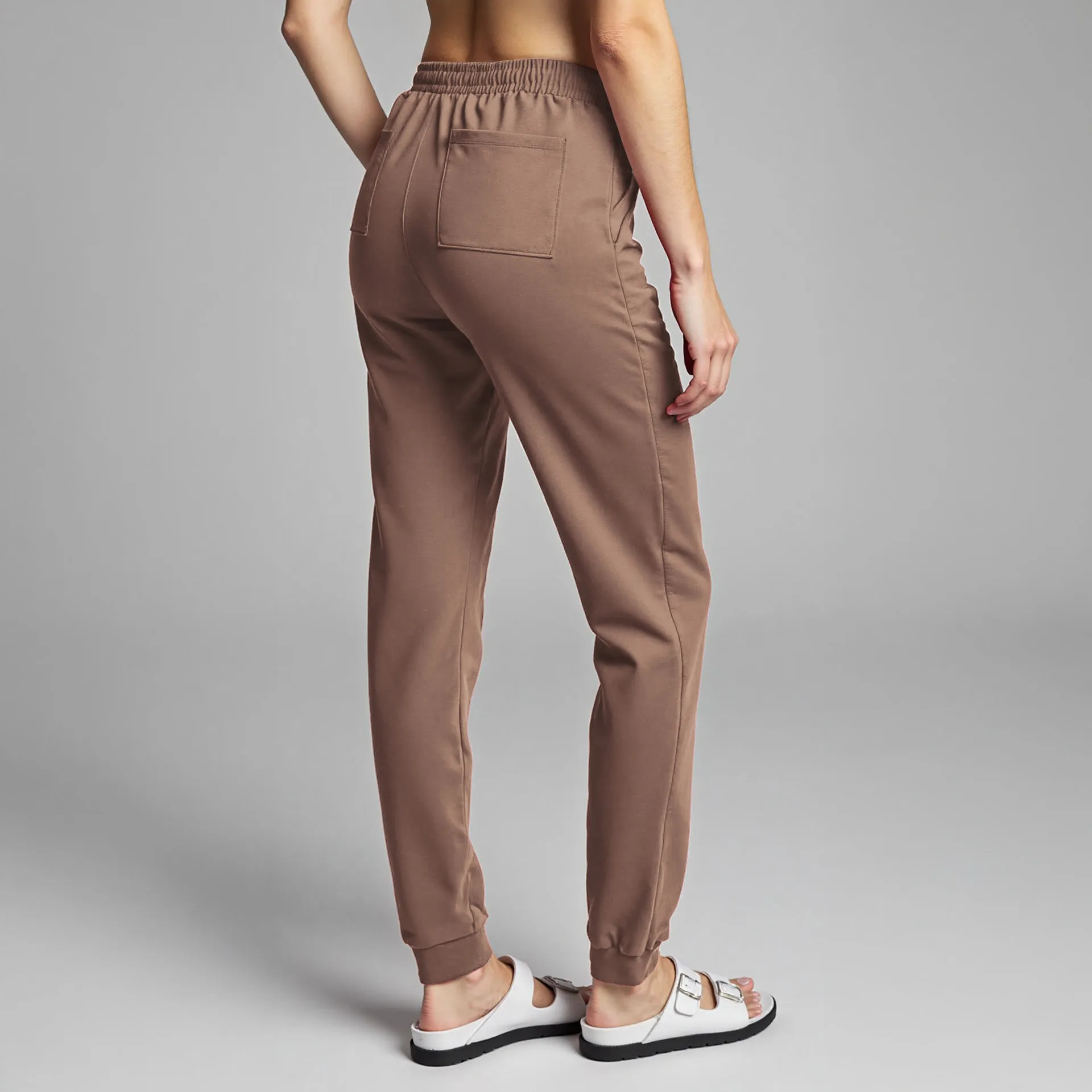 brazowe-spodnie-medyczne-z-kieszeniami-z-bawelny