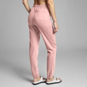 Spodnie medyczne jasnoróżowe z bawełny z dwiema kieszeniami z przodu i dwiema z tyłu